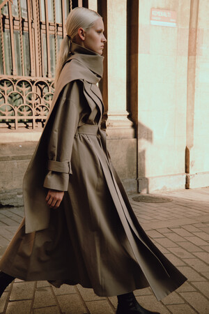 DOUBLE SHADE TRENCH COAT(－) BELTED DUAL TRENCH COAT
