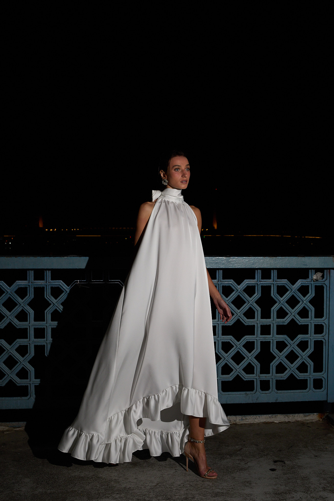 Kevser Studio - BOYUNDAN BAĞLAMALI BÜZGÜLÜ UZUN ELBİSE