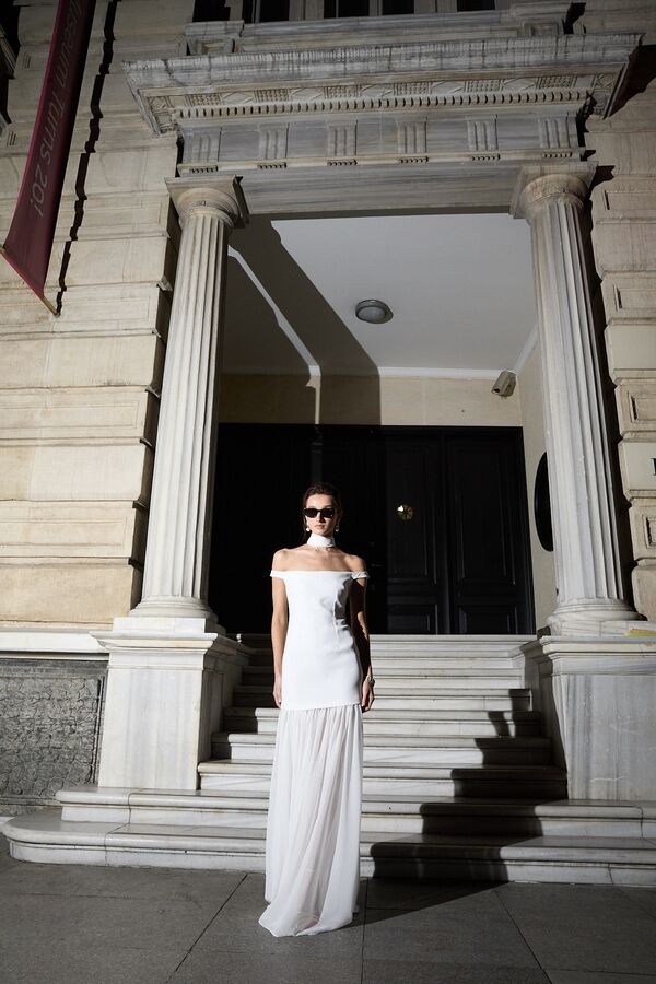 Kevser Studio - DÜŞÜK OMUZ BÜZGÜLÜ ŞİFON ELBİSE