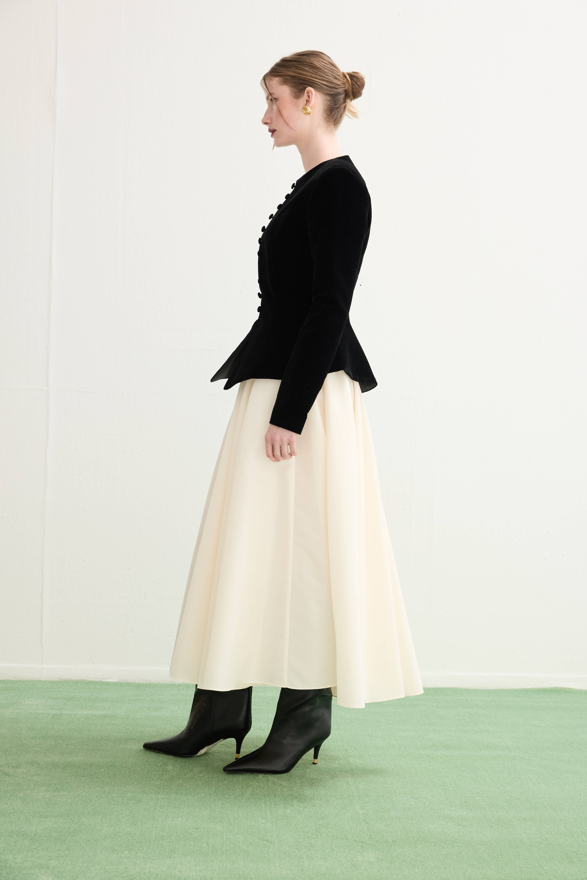 KADİFE KAPLAMA DÜĞMELİ PEPLUM BLUZ