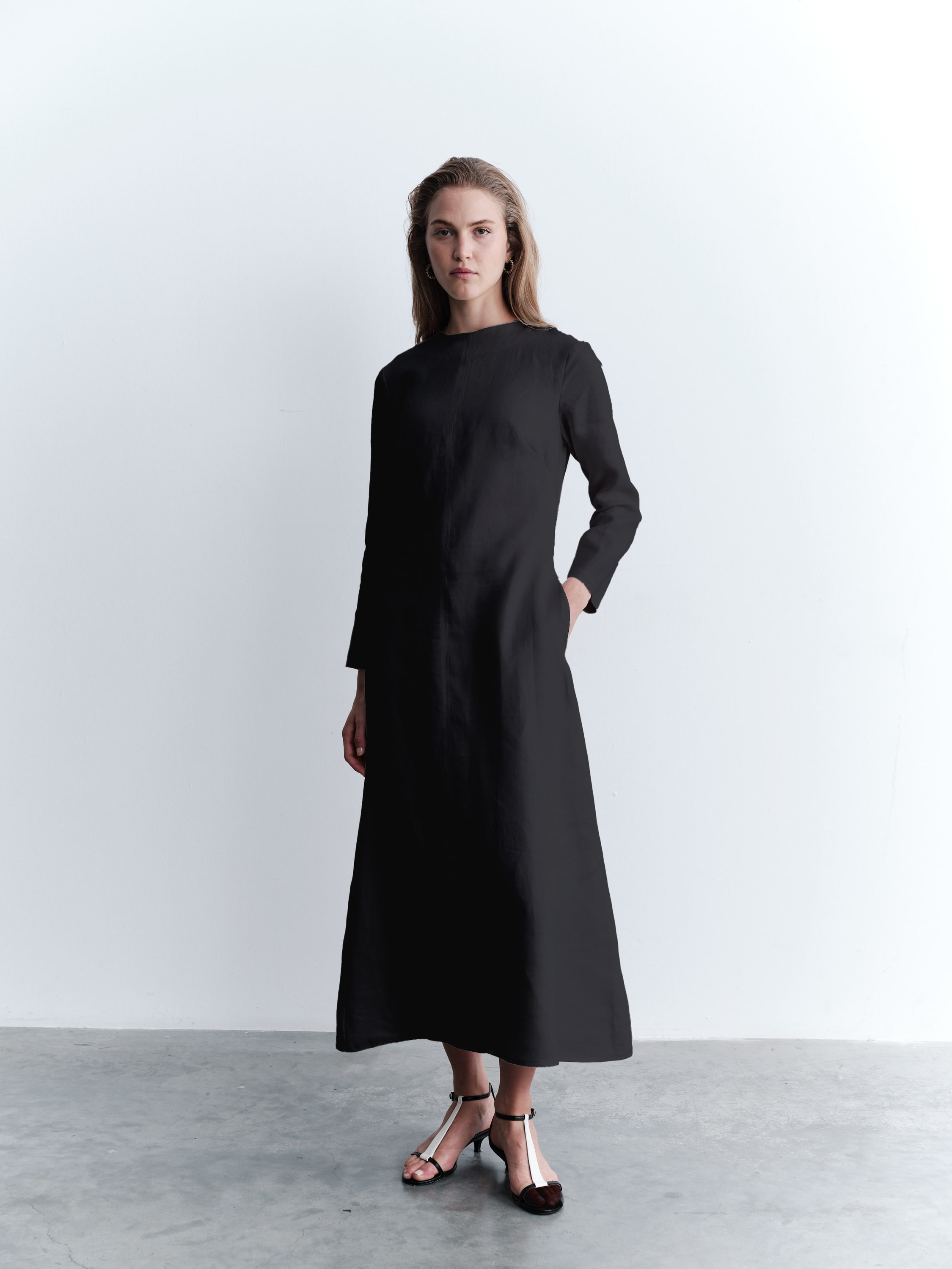 ÖN DİKİŞLİ DÜZ FORM ELBİSE