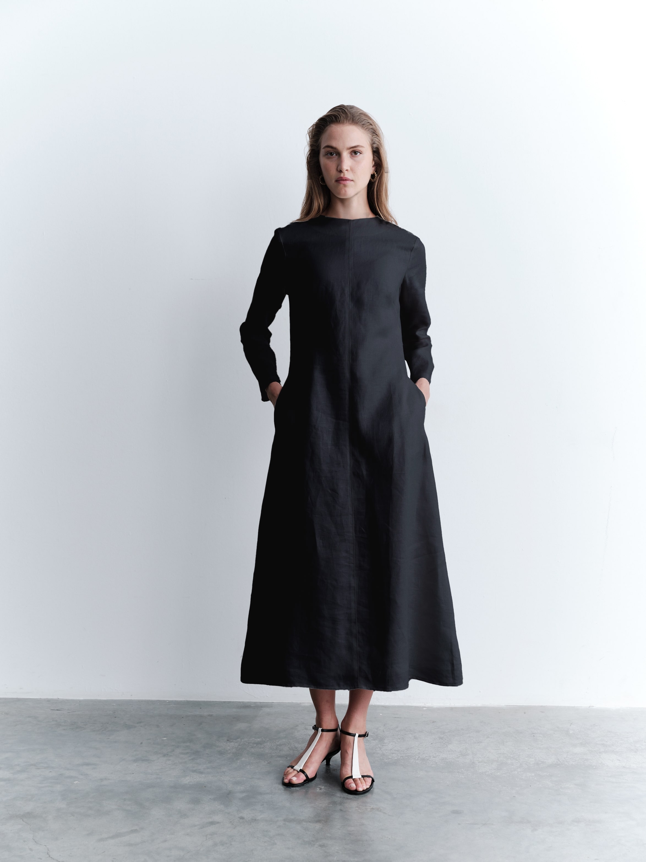 ÖN DİKİŞLİ DÜZ FORM ELBİSE