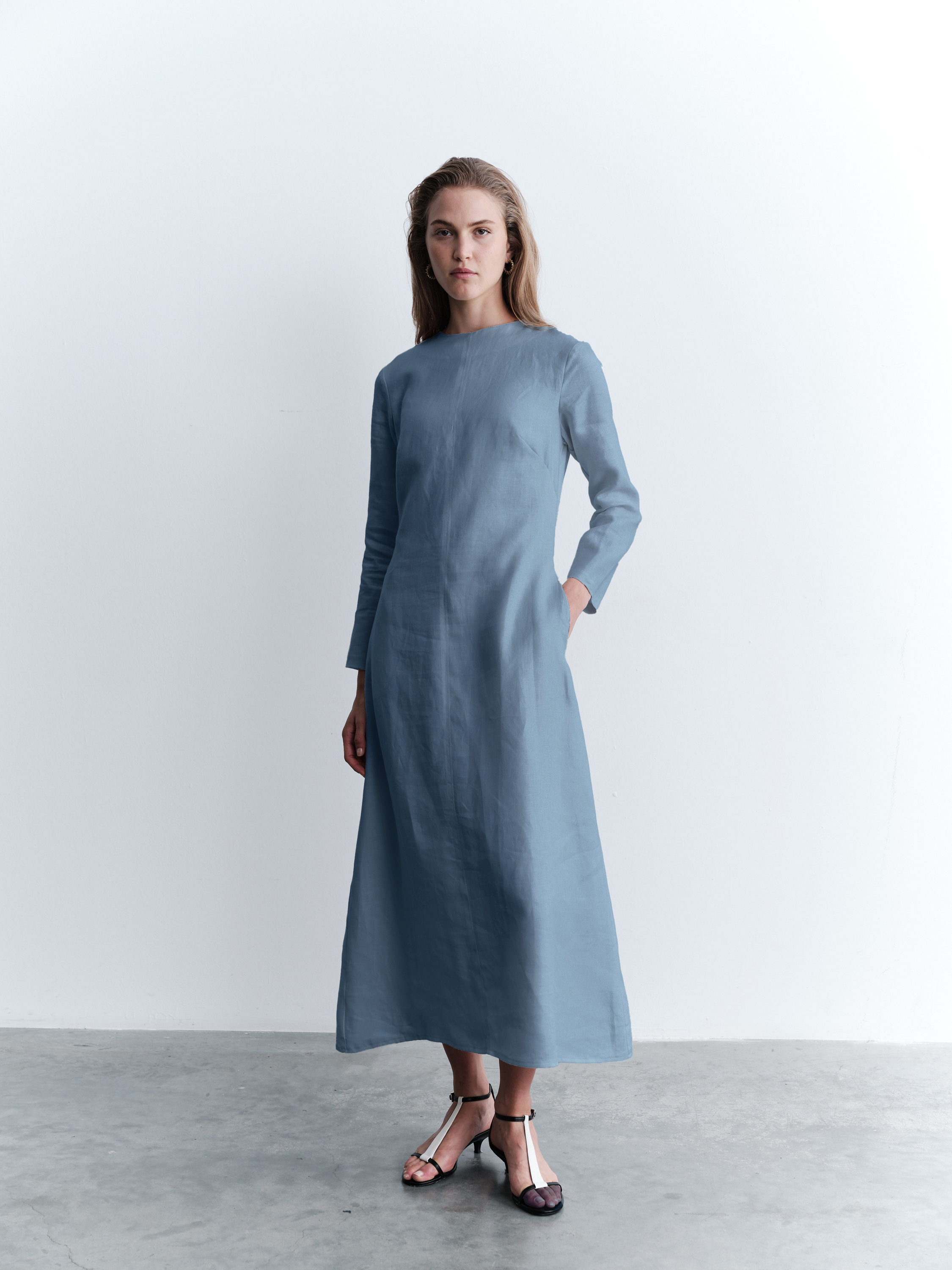 ÖN DİKİŞLİ DÜZ FORM ELBİSE