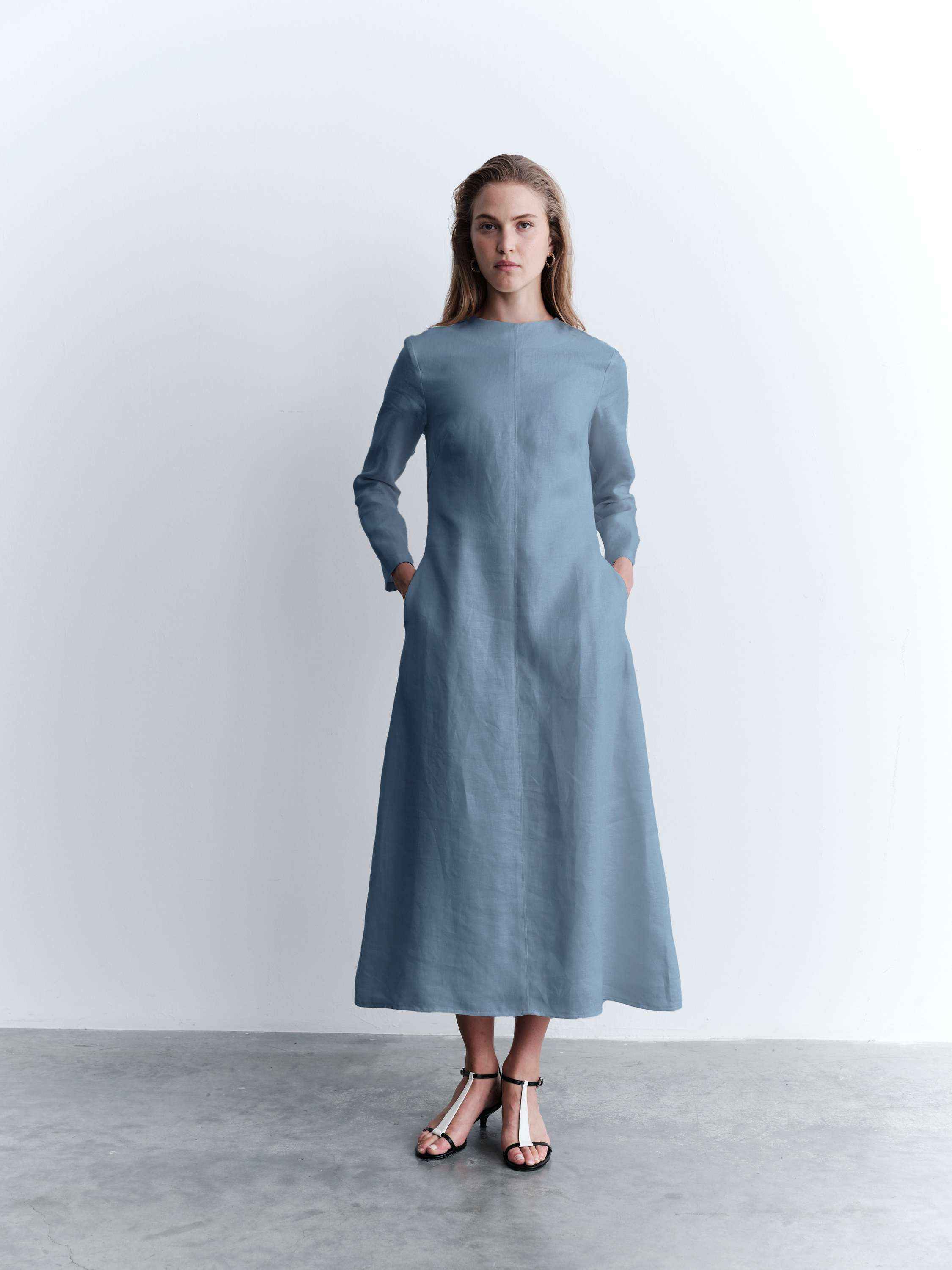 ÖN DİKİŞLİ DÜZ FORM ELBİSE