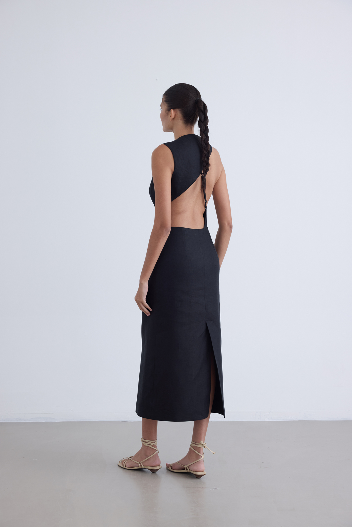 SIRT DEKOLTELİ KETEN ELBİSE UZUN